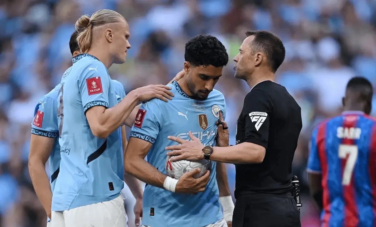 转折点费耶诺德战术微调，德甲今夜攻防权衡，赛场秩序良好，心理建设被强调(东德为什么愿意并入西德)-3377官网